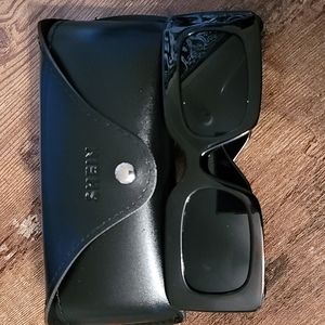 Shein Black Square Women's Sunglasses w Case NWOT